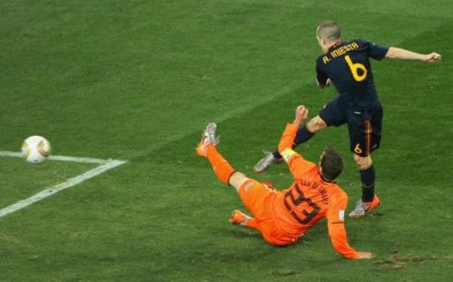 Iniesta scores the winning goal in Jo'burg